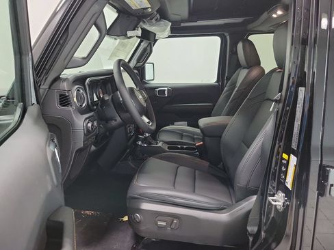 New 2026 Jeep Wrangler Unlimited Sahara w/ Technology Group AWD/4WD image 19