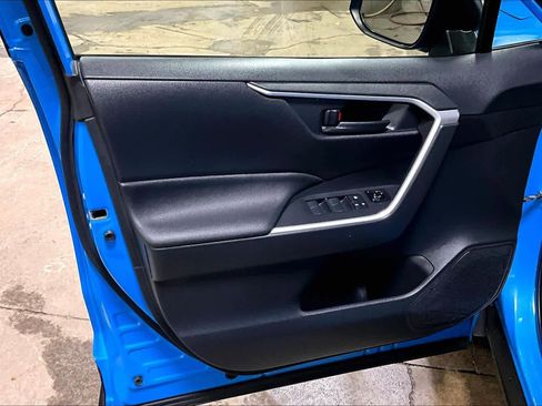 Used 2019 Toyota RAV4 LE image 20