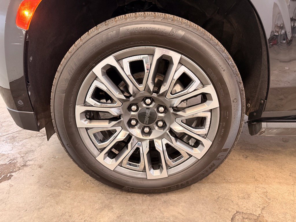 Used 2024 GMC Yukon Denali Ultimate AWD/4WD image 17