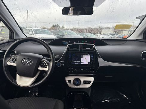 Used 2018 Toyota Prius Prime Plus FWD image 17