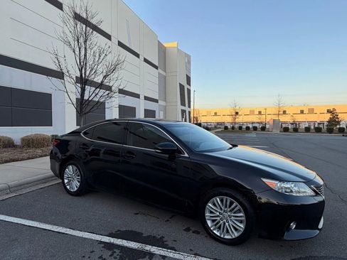 Used 2014 Lexus ES 350 w/ Luxury Package FWD image 6