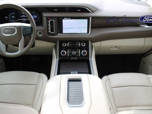 Used 2024 GMC Yukon XL Denali image 16