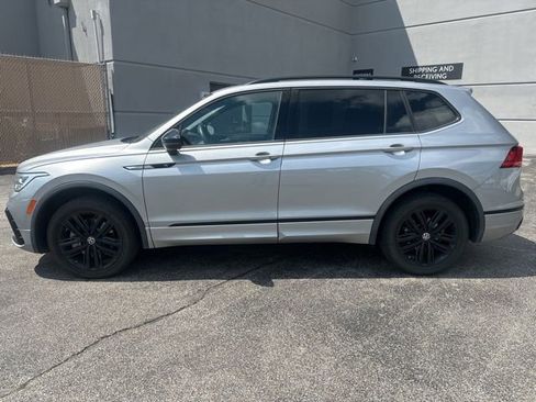 Used 2022 Volkswagen Tiguan SE R-Line AWD/4WD image 6