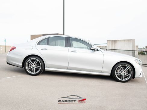 Used 2017 Mercedes-Benz E 300 4MATIC image 8