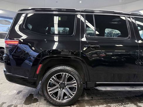 Used 2024 Jeep Wagoneer 4WD w/ Premium Group I image 5