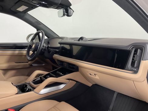 Used 2024 Porsche Cayenne Turbo image 22