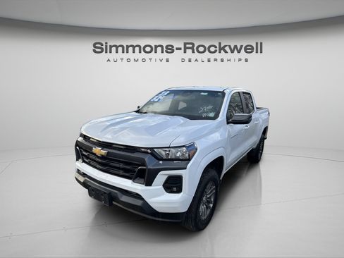 Used 2023 Chevrolet Colorado LT w/ LT Convenience Package II AWD/4WD image 7