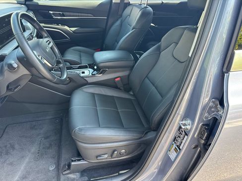 Used 2024 Kia Telluride EX w/ EX Captain's Chair Package FWD image 6