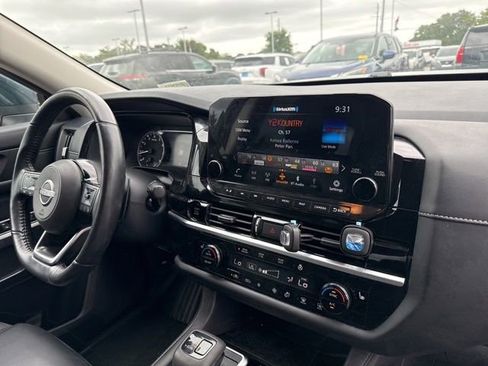 Used 2025 Nissan Pathfinder SL FWD image 13