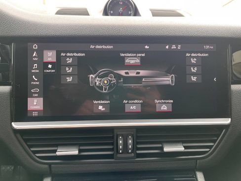 Used 2020 Porsche Cayenne image 17