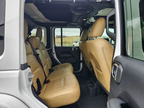 Used 2018 Jeep Wrangler Unlimited Sahara w/ Dual Top Group AWD/4WD image 46