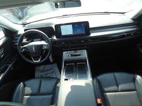 Used 2026 Lincoln Aviator AWD w/ Jet Appearance Package image 16