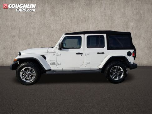 Used 2018 Jeep Wrangler Unlimited Sahara image 2