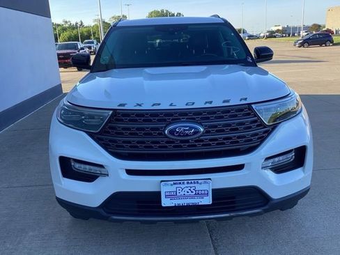 Used 2022 Ford Explorer XLT w/ Equipment Group 202A AWD/4WD image 3