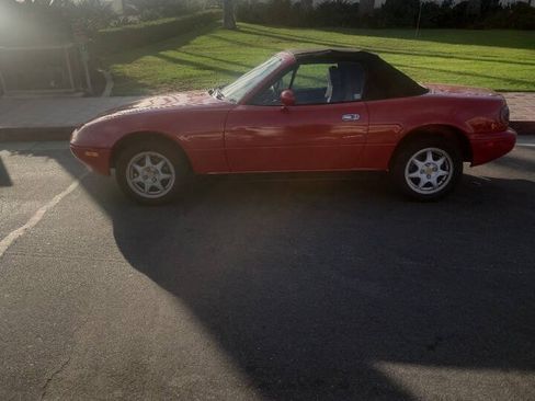 Used 1997 MAZDA MX-5 Miata M-Edition RWD image 1