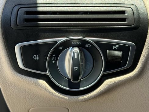 Used 2022 Mercedes-Benz GLC 300 image 29