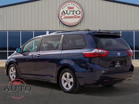 Used 2020 Toyota Sienna LE image 5