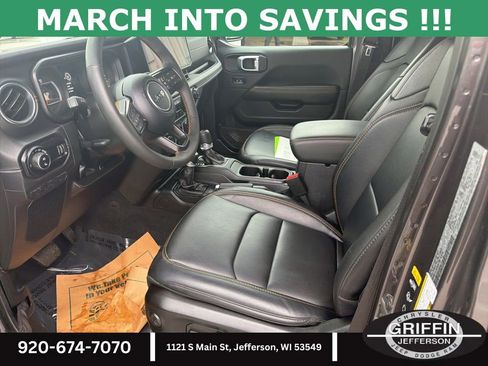 Used 2024 Jeep Gladiator Sport w/ Premium Package image 18