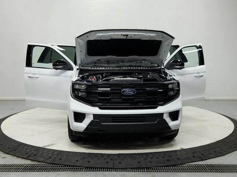 Used 2025 Ford Expedition Active AWD/4WD image 11