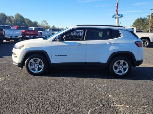 Used 2023 Jeep Compass Latitude w/ Sun and Sound Group AWD/4WD image 3
