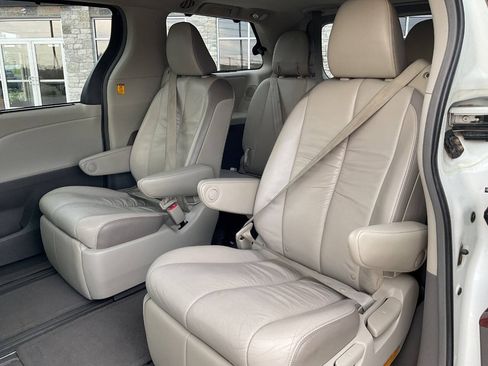 Used 2011 Toyota Sienna Limited w/ Premium Pkg AWD/4WD image 32