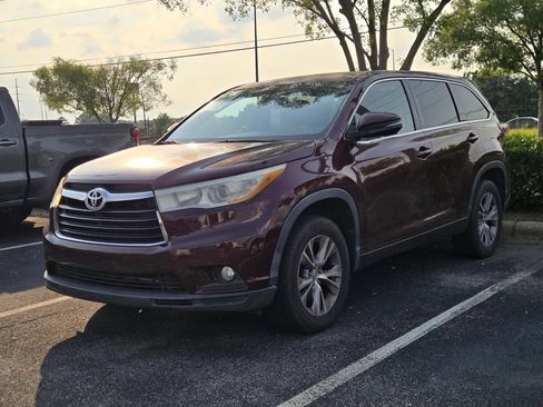 Used 2014 Toyota Highlander Plus FWD image 3