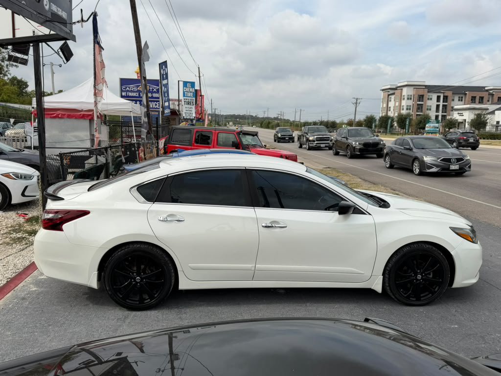Used 2017 Nissan Altima 2.5 SR w/ Midnight Edition Package FWD image 6