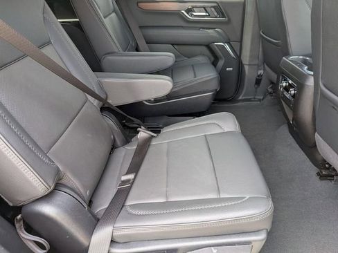 Used 2025 GMC Yukon Denali AWD/4WD image 32