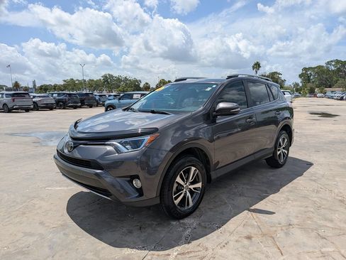 Used 2018 Toyota RAV4 XLE FWD image 4