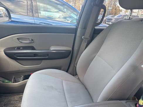 Used 2021 Kia Sedona LX image 13
