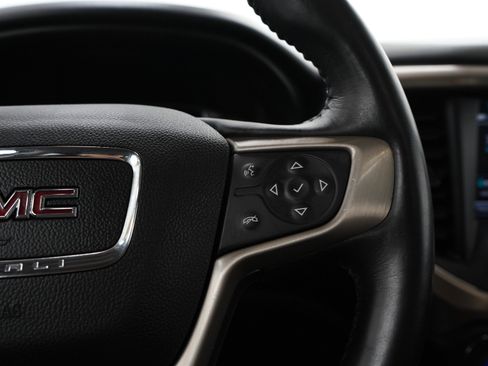 Used 2018 GMC Acadia Denali w/ Technology Package AWD/4WD image 27