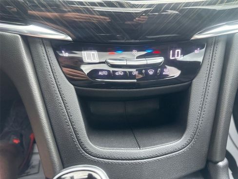 Used 2020 Cadillac XT6 Premium Luxury FWD image 29