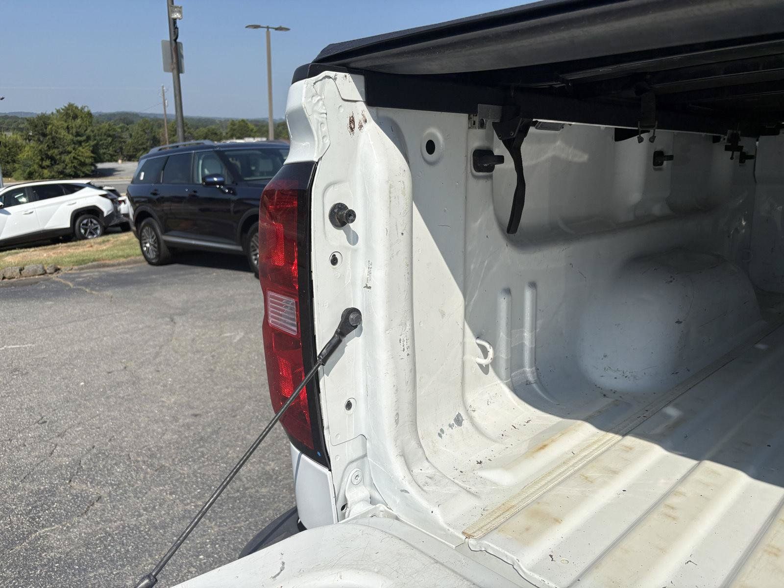 Used 2018 Chevrolet Silverado 1500 Custom w/ Custom Value Package RWD image 11