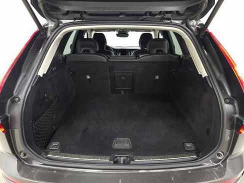 Certified 2023 Volvo XC60 B6 Ultimate w/ Climate Package image 8