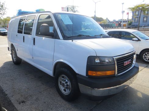 Used 2017 GMC Savana 2500 image 3