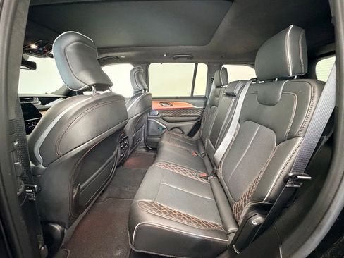 Used 2025 Jeep Grand Cherokee Summit AWD/4WD image 5