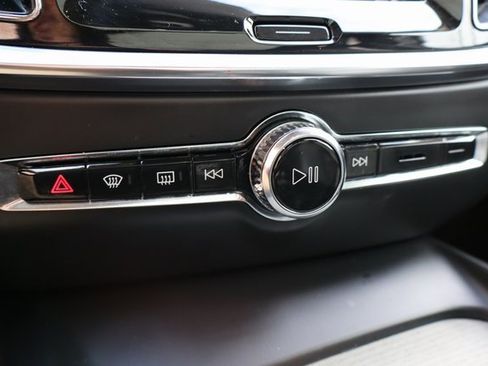 Used 2021 Volvo V60 T5 Cross Country w/ Climate Package image 21