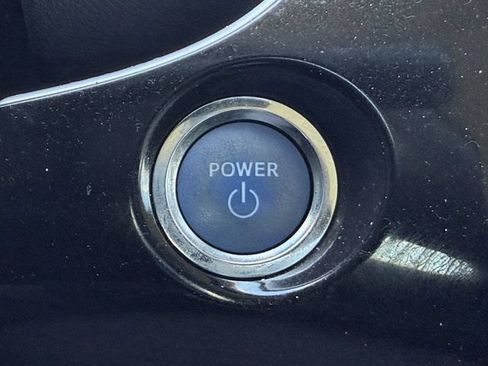 Used 2021 Toyota Prius XLE FWD image 19