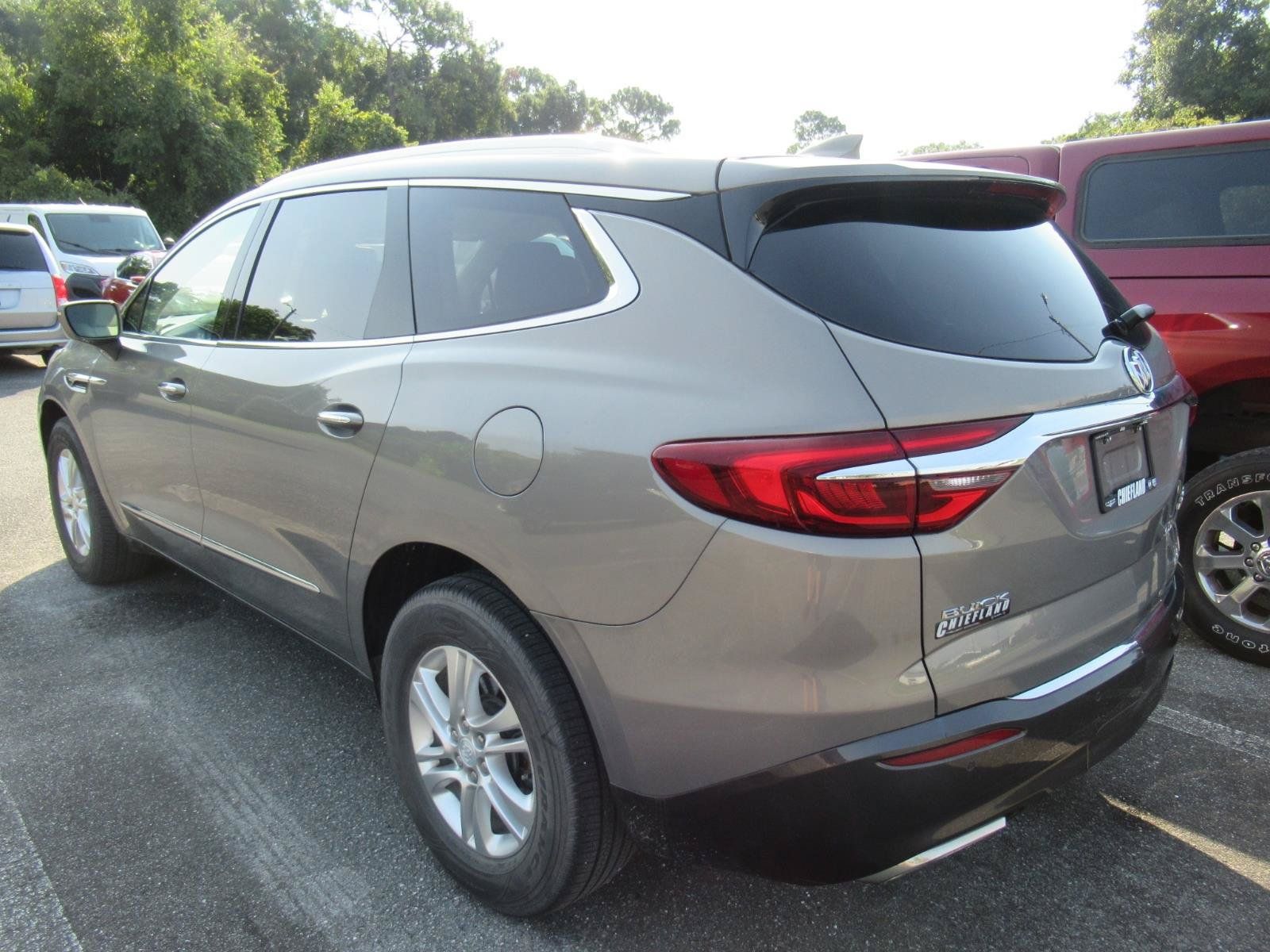 Used 2018 Buick Enclave Essence FWD image 3