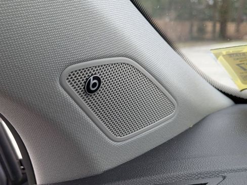 Used 2023 Volkswagen Taos SEL image 12