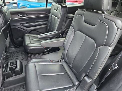 Used 2023 Jeep Grand Cherokee L Limited image 14