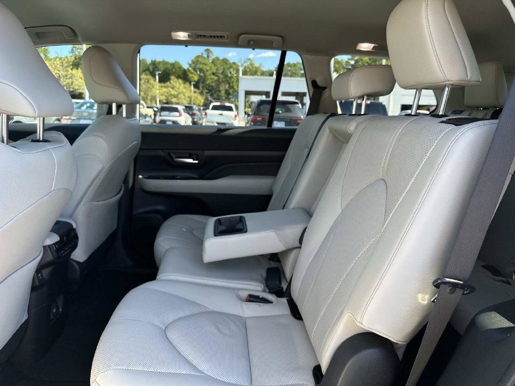 Used 2024 Toyota Grand Highlander FWD image 16
