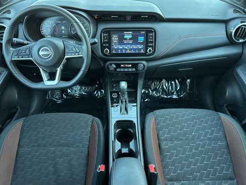 Used 2024 Nissan Kicks SR image 13