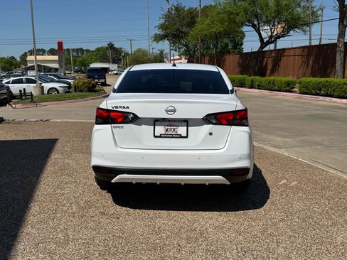 Used 2024 Nissan Versa S w/ Trunk Package image 9