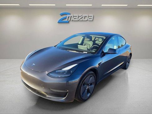 Used 2023 Tesla Model 3 Standard Range image 1