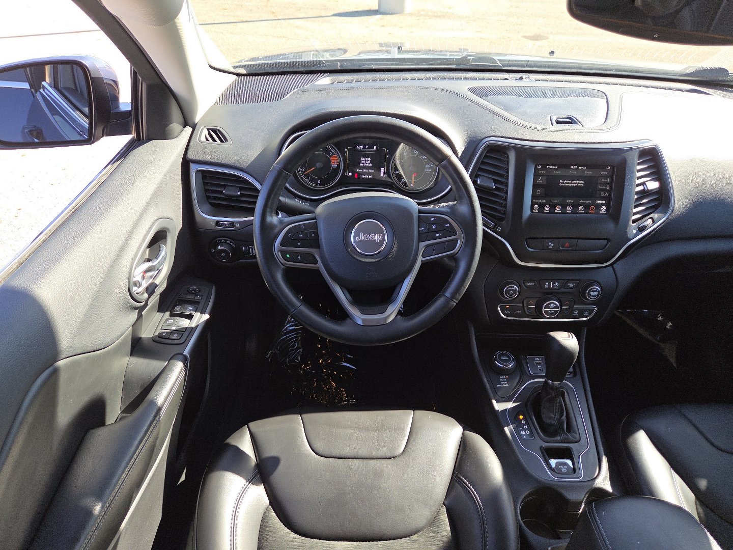 Used 2019 Jeep Cherokee Latitude Plus w/ Comfort/Convenience Group AWD/4WD image 25