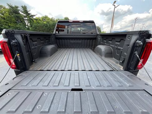Used 2023 GMC Sierra 1500 SLT w/ SLT Premium Plus Package AWD/4WD image 38