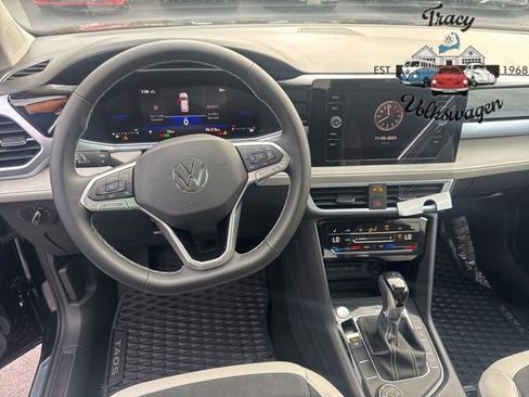 New 2025 Volkswagen Taos SE image 5