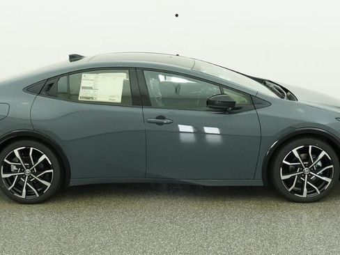 New 2026 Toyota Prius Plug-In Hybrid FWD image 11