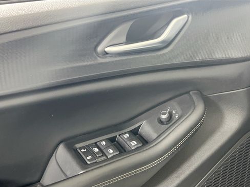 Used 2023 Jeep Grand Cherokee Laredo w/ Luxury Tech Group I AWD/4WD image 17